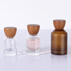 制造商在中国30毫升空豪华玻璃香水喷雾瓶与木帽 - Product Image 1