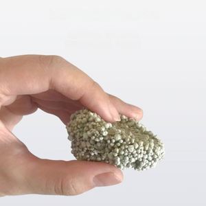 Litière pour chat en bentonite sphérique gris clair en gros, agglomération rapide et haute absorption, facile à nettoyer, faible teneur en poussière, 5kg 10L 5L - Product Image 4