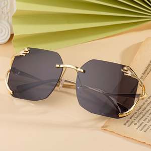 Gafas de Sol Cuadradas Extra Grandes de Moda Vintage 2025 con Logotipo Personalizado, Protección UV400, Patillas Metálicas, Sin Montura, Unisex - Product Image 2