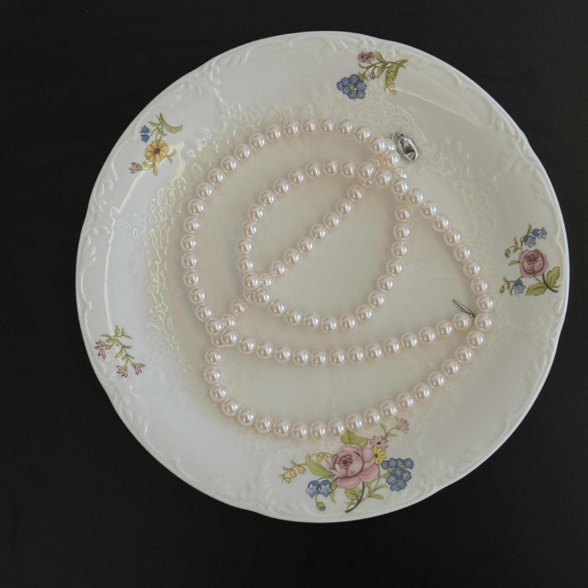 Retro floral 8-inch plate
