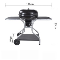 Barbecue au charbon de bois moderne haut de gamme 22,5 pouces avec table latérale, grille chauffante, roues et étagère de rangement inférieure, finition émail noir
