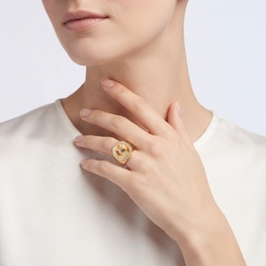 Anello in Ottone Placcato Oro 14K con Madonna, Gioiello Hip Hop Religioso per Uomo e Donna, Design Ovale alla Moda Cattolica - Product Image 3