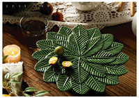Assiettes de service en céramique en forme de feuille verte de taille personnalisée d'usine, sous glaçure, en porcelaine