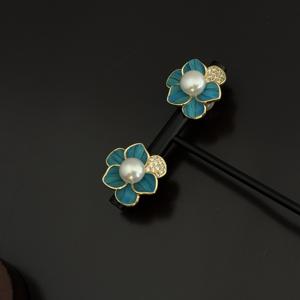 Parure de bijoux trois pièces en or 18 carats plaqué or avec perles d'eau douce et plumes de raie rétro, motif pivoine, idéale pour les occasions festives - Product Image 4