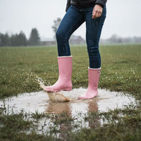 Bottes de pluie mi-mollet tendance pour femmes, imperméables en caoutchouc, idéales pour l'été, l'automne, le printemps et l'hiver (vente en gros)