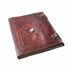 Los diarios de cuero hechos a medida adornados con piedras de ágata son funcionales para un cuaderno o regalo personal - Product Image 1