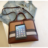 Sac fourre-tout à bandoulière pour femme en PU grande capacité avec fermeture éclair, tendance transfrontalière, à rayures verticales, coutures élégantes, luxe léger haut de gamme