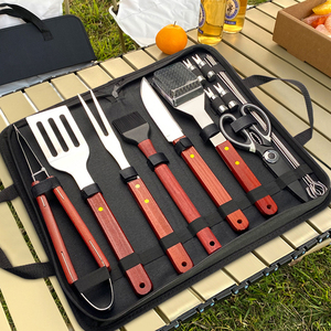 Ensemble d'ustensiles de cuisson pour <span class=keywords><strong>barbecue</strong></span> personnalisé en gros, 18 pièces, manche en <span class=keywords><strong>bois</strong></span>, acier inoxydable, ensemble d'outils de <span class=keywords><strong>barbecue</strong></span> d'extérieur avec sac portable - Product Image 5