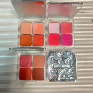 Paleta de 4 Colores de Rubores Mate Ultra Pigmentados + Rubores de Alto Brillo en Fórmula Ligera Hu - Product Image 3