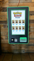 Distributeur automatique de cartes à collectionner sur pied avec écran tactile pour les packs de boosters TCG, destiné aux marchés de l'UE et des États-Unis, avec garantie d'un an