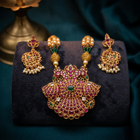 Women Pride Designer Vergoldet Traditioneller Schmuck Anhänger Set für Frauen (Rot Grün)