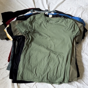 C09 Vente en gros de balles de t-shirts d'occasion à col rond, mélangés, confortables, de haute qualité, vêtements décontractés d'été pour hommes - Product Image 3