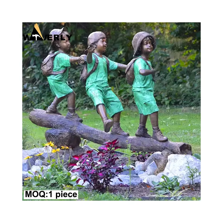 현대 야외 정원 어린이 놀이 청동 조각 실물 크기 캐스트 황동 어린이 세 어린이와 나무 줄기 청동 조각