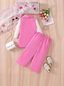 Completo Elegante da Ragazza a Tre Pezzi: Gilet Rosa con Perline, Top Bianco a Maniche Lunghe e Pantaloni a Gamba Dritta - Product Image 5