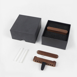 Clip <span class=keywords><strong>d</strong></span>'évent <span class=keywords><strong>de</strong></span> diffuseur <span class=keywords><strong>de</strong></span> parfum <span class=keywords><strong>de</strong></span> voiture en bois OEM LOGO personnalisé Clip <span class=keywords><strong>d</strong></span>'évent <span class=keywords><strong>de</strong></span> conditionneur <span class=keywords><strong>de</strong></span> <span class=keywords><strong>d</strong></span>écoration automobile <span class=keywords><strong>de</strong></span> luxe Diffuseur <span class=keywords><strong>de</strong></span> parfum <span class=keywords><strong>de</strong></span> voiture en bois - Product Image 4