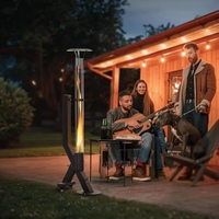 Chauffe-terrasse moderne à granulés, chauffage extérieur avec tube en verre résistant à la chaleur, base noire thermolaquée, équipé de 2 roues