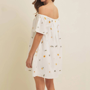 Robe d'été à épaules dénudées brodée de fleurs, robe courte en gaze de coton personnalisée avec des poches - Product Image 4
