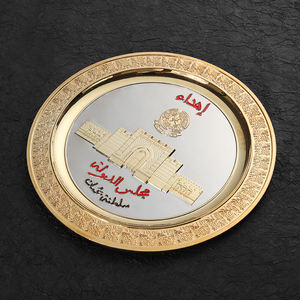 चीन फ़ैक्टरी कस्टम 3डी लोगो मेटल सऊदी यूएई सजावट पुरस्कार ट्रॉफी प्लेट्स कस्टम स्मारिका स्मारक प्लेट - Product Image 5
