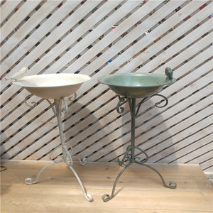 Support <span class=keywords><strong>pour</strong></span> <span class=keywords><strong>bassin</strong></span> à oiseaux en fer forgé fait main, style vintage créatif, sur pied haut, style vieilli, mangeoire à oiseaux - Product Image 1