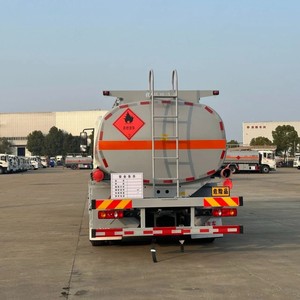 รถบรรทุกน้ำมันดีเซล Dongfeng 4x2 ขนาด 15CBM 12CBM พร้อมปั๊มสำหรับการขนส่งสินค้าอันตรายแบบเคลื่อนที่และการจ่ายน้ำมันในกลุ่มรถบรรทุก - Product Image 4