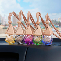 Bouteille de parfum de voiture de luxe personnalisée contenant désodorisant en verre suspendu Freesia poire huiles essentielles parfum pendentif ornements de voiture