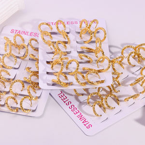 Aretes de Aro de Acero Inoxidable al Por Mayor Bañados en Oro de 18k para Mujer con Textura a la Moda Joyería de Aros Gruesos de Tendencia - Product Image 4