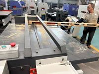 Machine de récupération de palettes en bois semi-automatique à scie à ruban pour la découpe de planches de palettes