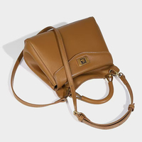 Sac à bandoulière de luxe léger, style uni, vente chaude, sacs fourre-tout professionnels en PU, sac à bandoulière simple et tendance