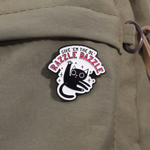 Épingle en émail pour chat Razzle Dazzle Insigne de revers de chat noir drôle Broche de dessin animé mignon Sac à dos Vêtements Accessoires Vente en gros - Product Image 3