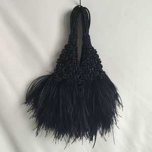 Pochette di Lusso Firmata da Donna Intrecciata a Mano con Strass, Piume e Motivo Traforato per Feste e Balli - Product Image 5