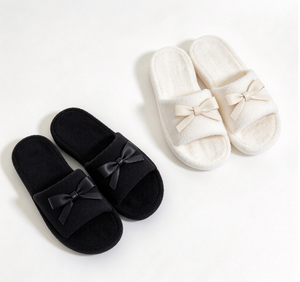 Chaussons en fausse fourrure douce pour femme, avec bande plissée et semelle en mousse à mémoire de forme, échantillon disponible pour le week-end, réduction sur la première commande - Product Image 1