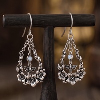 Anting-anting gaya vintage berlapis perak antik dengan desain bunga lebah, tetesan air, bunga berongga, dan batu opal.
