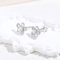 Grosir Perhiasan Perak Sterling 925 Anting Stud Bunga Kecil yang Indah dan Ramping untuk Wanita Hadiah Mewah untuk Pernikahan dan Ulang Tahun