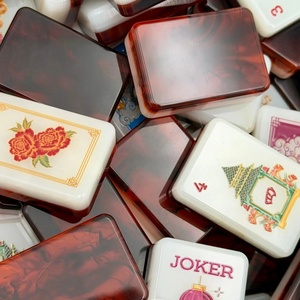 Juego de Mesa de Regalo 2026 Nuevo Estilo Americano Fuego Rojo Riqueza Grabado Acrílico Más Vendido Fichas de Mahjong Set Americano Juego de Casino - Product Image 4
