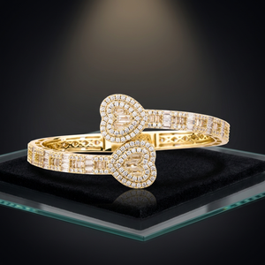 Brazalete de latón grabado con diseño de corazón calado y circonitas, tono dorado, regalo de joyería para mujer - Product Image 4