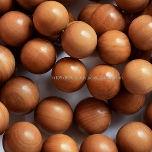 Perles de bois de santal indien authentique Mala pour la méditation Jap et le chant de mantra disponible à un prix raisonnable - Product Image 1