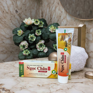 Ngoc Chau ยาสีฟันสมุนไพรธรรมชาติไวท์เทนนิ่งกลิ่นมิ้นท์สดชื่นช่วยบำรุงช่องปากประจำวันแบบอ่อนโยนสำหรับผู้ใหญ่ใช้ในบ้านขนาดปกติ - Product Image 1