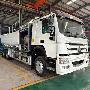 Camión Cisterna de Aviación Profesional para Suministro Aeroportuario, Vehículo de Combustible Seguro y Estable para Aeronaves, 6x4 10000L Sinotruk HOWO - Product Image 1