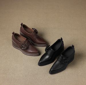 Chaussures en cuir pour femmes à talon haut, style rétro, couleur unie, motif floral, à semelle plate, mi-mollet - Product Image 6