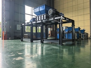เครื่องย่อยยางและพลาสติกแบบสองเพลาสำหรับงานหนัก เครื่องบด PET/PP/PE แบบพกพา ความปลอดภัยสูง 22KW พร้อมเกียร์บ็อกซ์สำหรับรีไซเคิล - Product Image 2