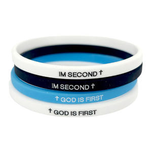 Pulsera de Silicona Ecológica con Grabado en Relieve, Diseño Cristiano, Ancho de 5 mm, Delgada, Deportiva, con la Frase 'GOD IS FIRST I AM SECOND', Disponible al por Mayor - Product Image 3