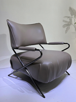 Chaise longue de luxe moderne avec structure en acier inoxydable, coussin en mousse haute résilience et revêtement en cuir pour chambre et salon