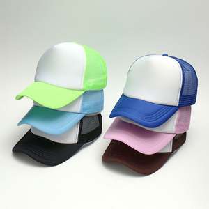 Gorra Trucker Deportiva Unisex de 5 Paneles con Malla y Logotipo Personalizado Impreso en Serigrafía Profesional, Espuma Premium - Product Image 2