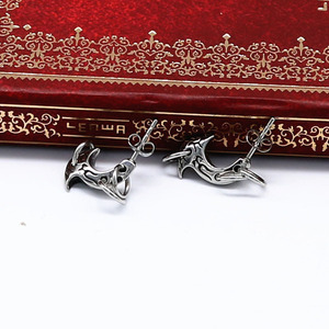 Pendientes yunnique con forma de luna creciente, poste para la oreja de acero y titanio para hombres y mujeres, color acero GZYE 0013 - Product Image 4
