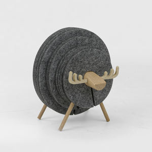 Sous-verres en feutre polyester découpés au laser motif cerf, durables, isolants thermiques, de forme ronde, personnalisables, pour la décoration de table, avec base en bois - Product Image 2