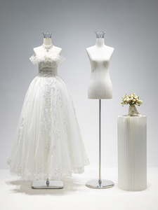 Maniquí de Boda Personalizado de Medio Cuerpo Superior Blanco para Vestidos de Novia con Cabeza y Corona - Product Image 1