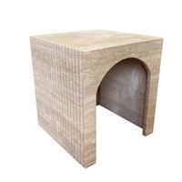 Dalles de travertin beige affiné, blocs polis modernes de qualité supérieure pour plateaux de table d'appoint à arche cannelée sur mesure, tables de chevet géométriques et tables à manger