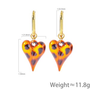 Boucles d'oreilles créoles pendantes en acier inoxydable plaqué or 18 carats, motif léopard multicolore vintage, design émaillé élégant pour fêtes et tenues décontractées - Product Image 5
