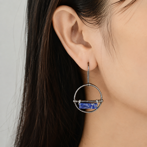 Orecchini Pendenti Vintage Grandi Cerchi Martellati Blu con Filo Avvolto, Moda Donna - Product Image 2