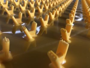 La doublure protectrice en béton HDPE avec des plaques d'ancrage de verrouillage en forme de V prolonge la durée de vie du béton. - Product Image 2